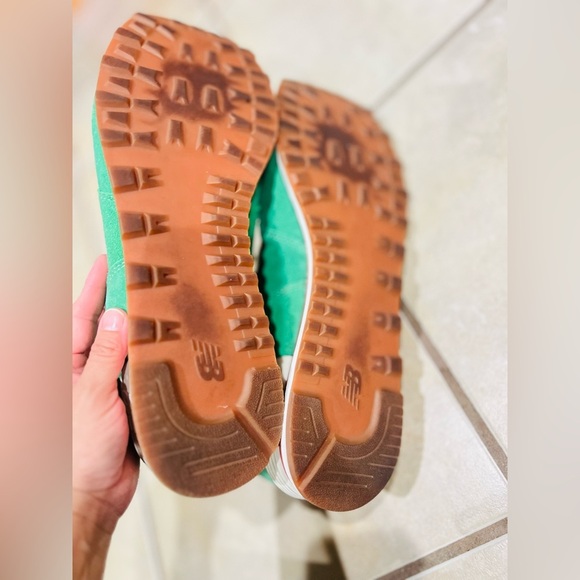 NEW BALANCE FOR J CREW 574 SNEAKERS IN VARSITY GREEN VELOCITY
Size 14 - Picture 4 of 12